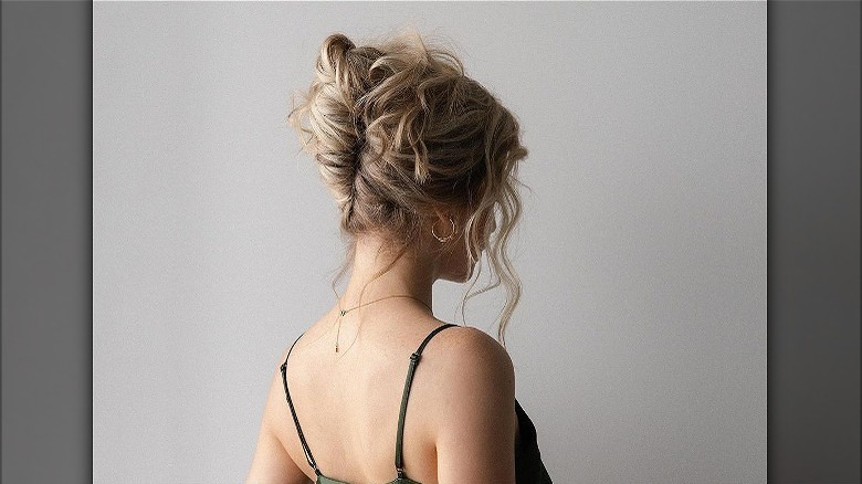 Girl wearing a messy Cali twist