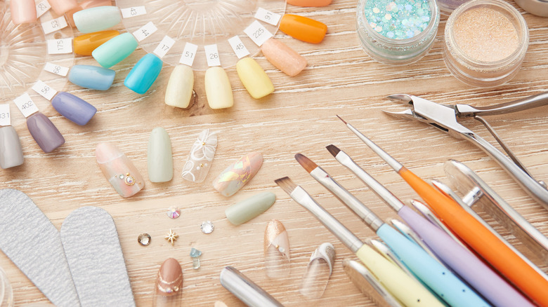 Nail art tools, including brushes
