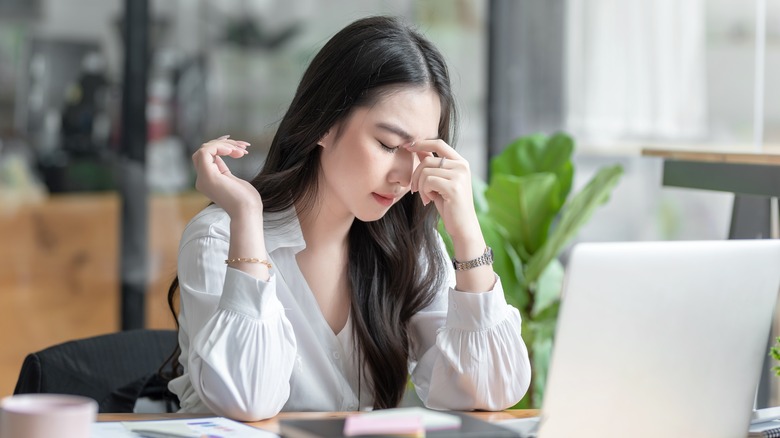 woman working with migraine