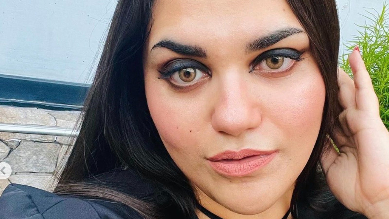 If You're Wearing Black Eyeshadow, These Are The Ideal Lipstick Colors