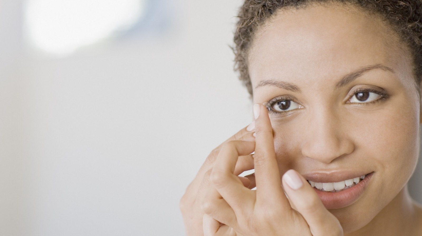 Important Things You Should Know If You Wear Contact Lenses