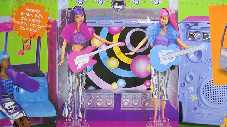 Jam 'n Glam Barbie hanging out with her mates