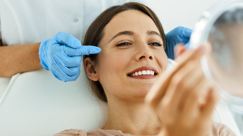 woman during surgery consultation