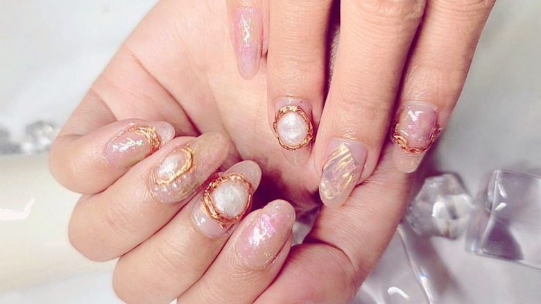 mother of pearl manicure