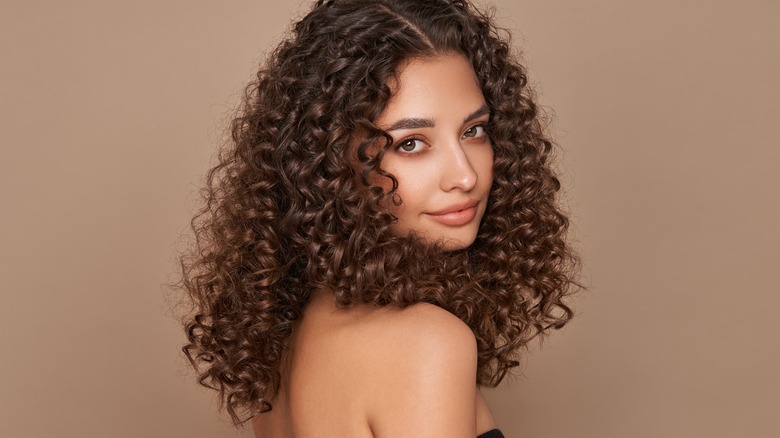 Is Applying Products To Wet Hair The Secret To Combatting Frizz If You Re A Curly Girl