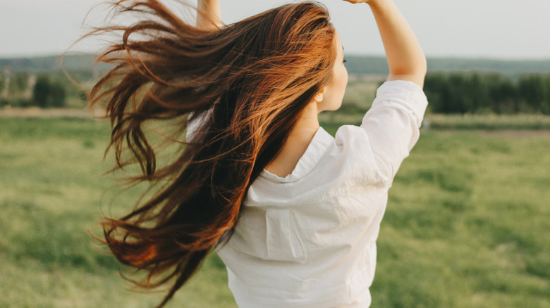 lustrous hair