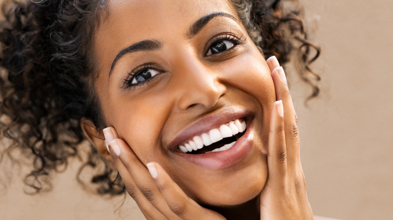 Woman smiling with white teeth 