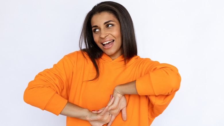 woman cracking her knuckles