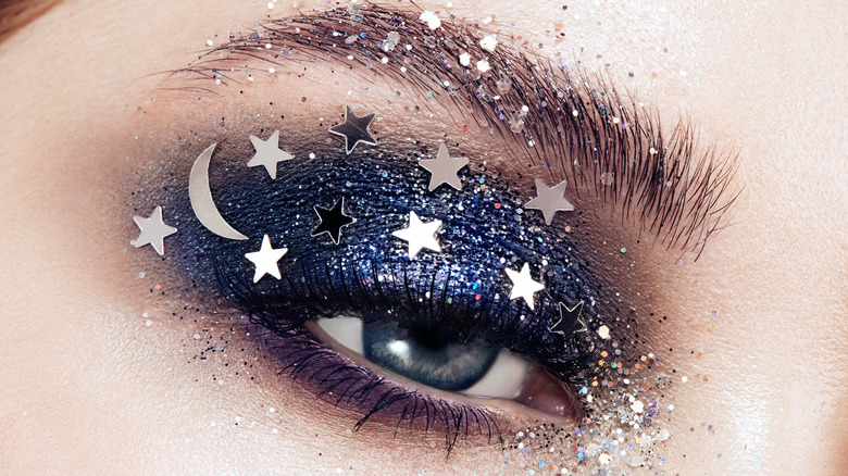 glitter eye makeup on lid