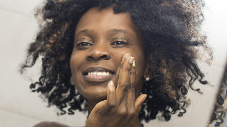 Woman putting on makeup