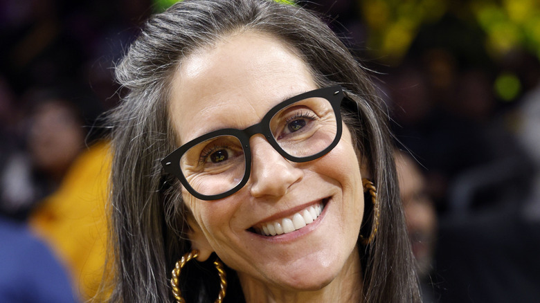 Jami Gertz wearing glasses and no makeup at an Altanta Hawks vs. Los Angeles Lakers game