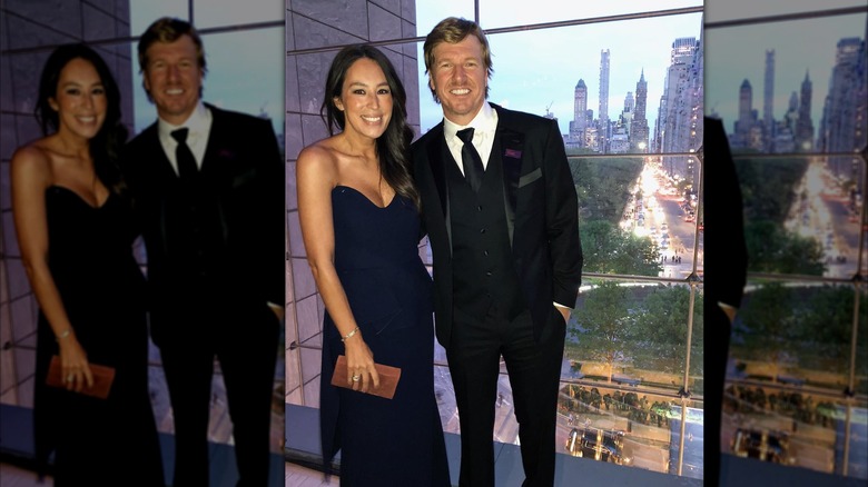 Joanna Gaines in a navy-blue gown at an event posing with husband Chip Gaines.