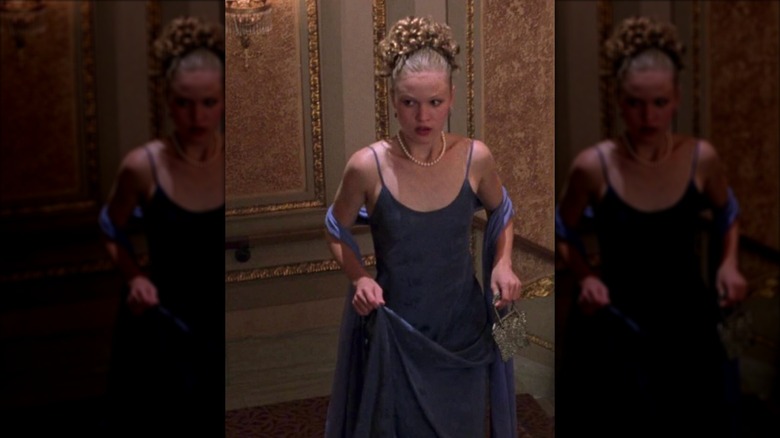 Julia Stiles in "10 Things I Hate About You" wearing an elegant lavender gown and shawl.