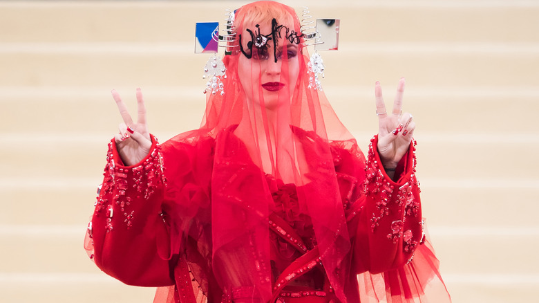 katy perry in red gown