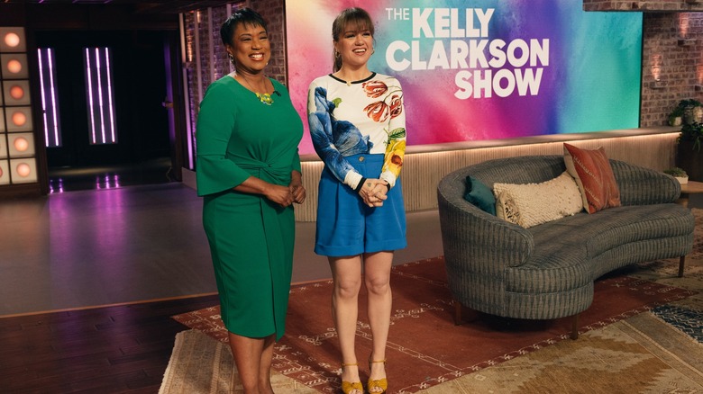 A shot of guest and Kelly Clarkson on The Kelly Clarkson Show