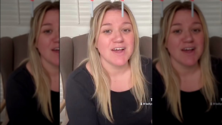 Kelly Clarkson participating in a TikTok trend
