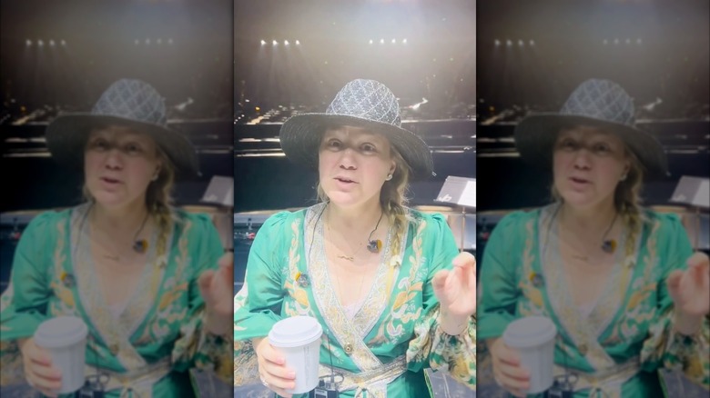 Kelly Clarkson promoting her Vegas residency