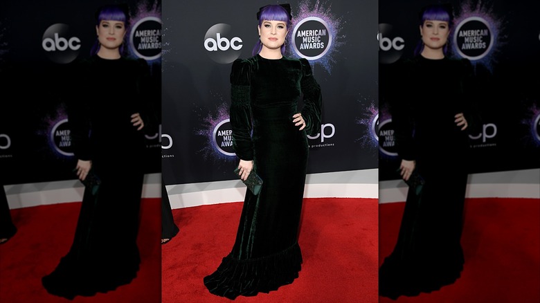 Kelly Osbourne attends the 2019 American Music Awards at Microsoft Theater on November 24, 2019