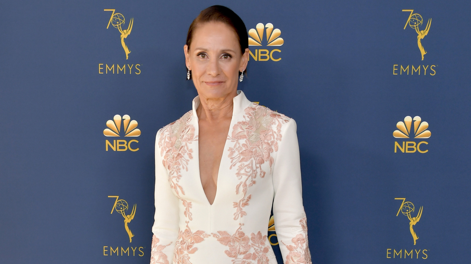 Laurie Metcalf's 2018 Emmys Dress Remains One Of Her Chicest Looks