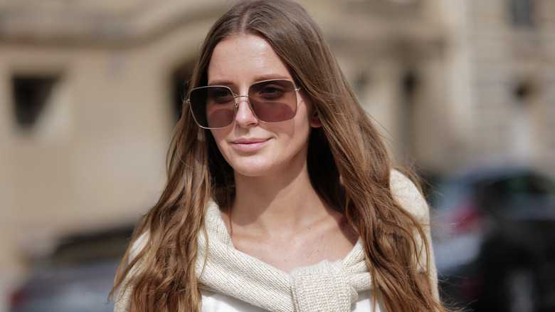 woman with loose wavy long hair