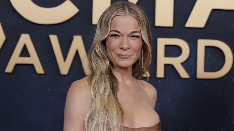 LeAnn Rimes with wavy hair