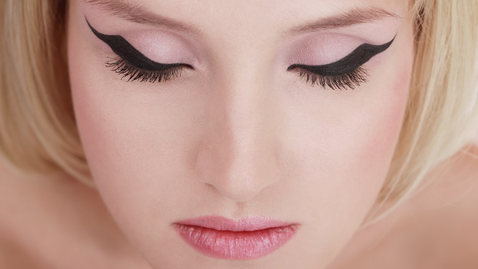 Liquid Vs. Pencil Eyeliner Which Is Right For You?