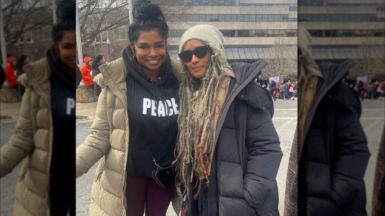 Lisa Bonet posing with a fan at the Walk for Peace DC stop.