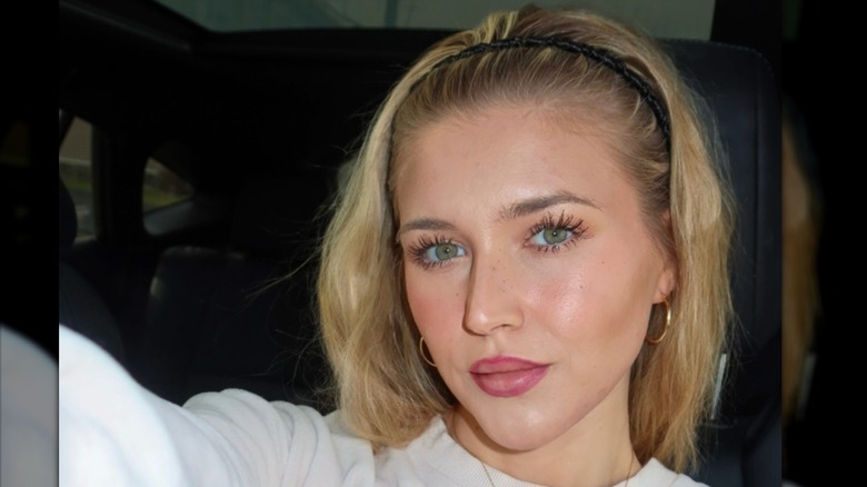 Hannah Jiles takes a selfie in the front seat of her car