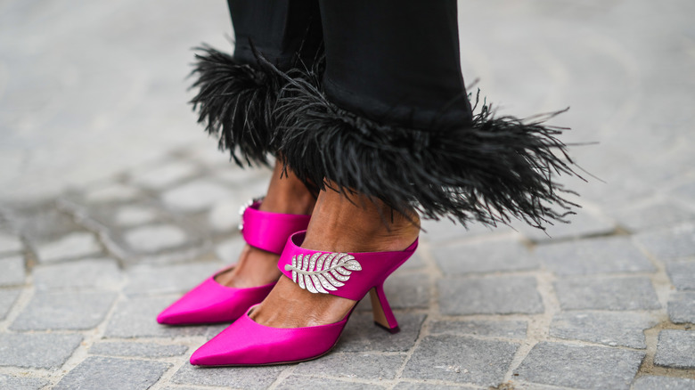 woman wearing magenta heels