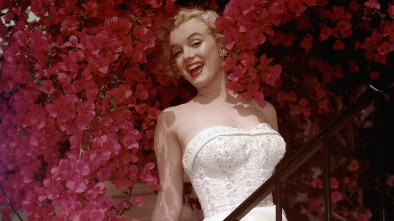 Marilyn Monroe posing with flowers