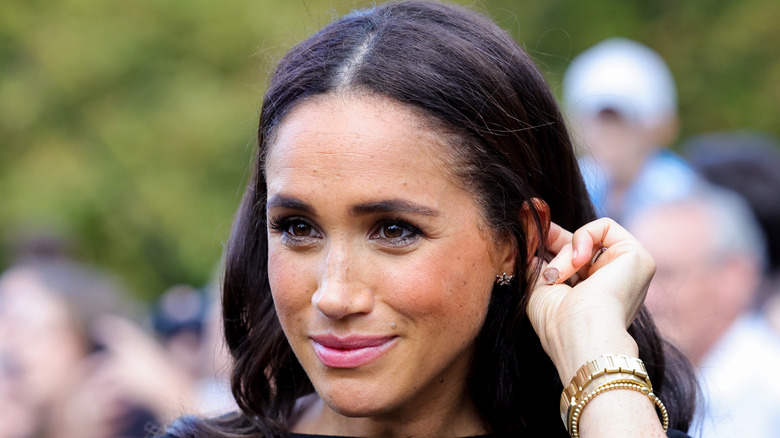 meghan wedding gown