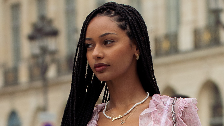 woman wearing pearl nameplate necklace