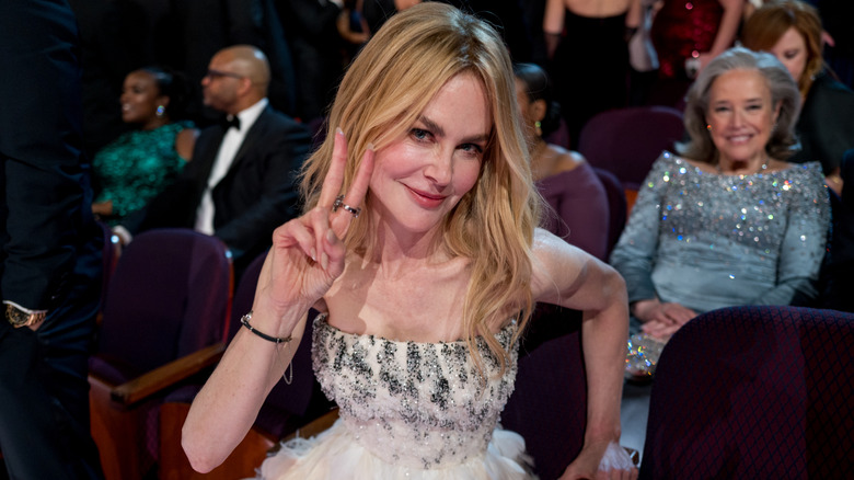 Nicole Kidman doing a peace sign at the Oscars