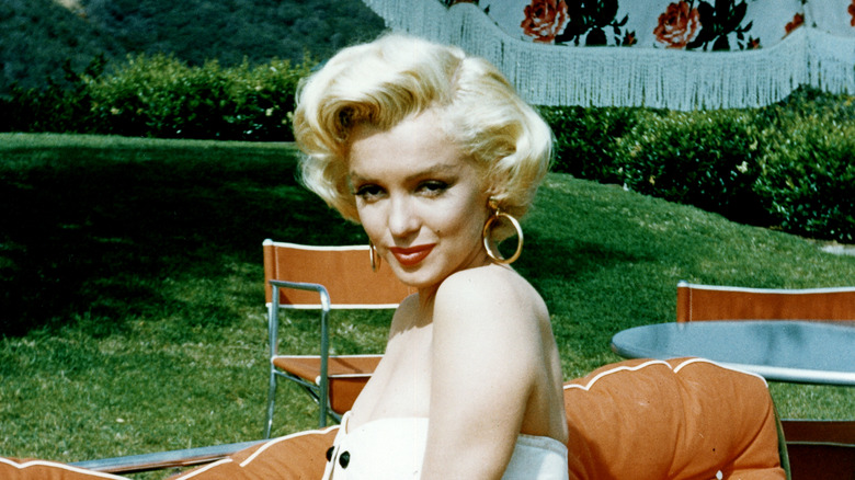 Marilyn Monroe posing