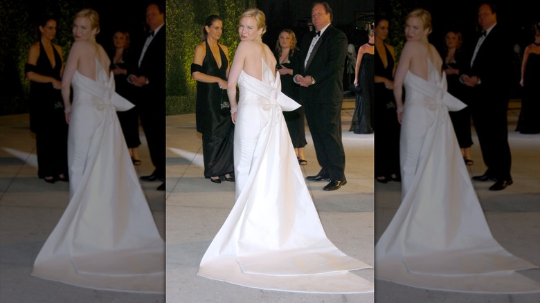 Renée Zellweger in a white bridal gown at the 2004 Oscars