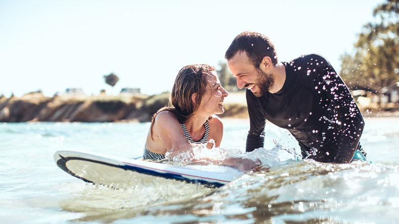 couple surfing