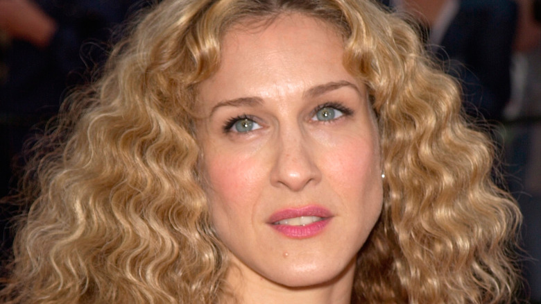 Carrie Bradshaw curls