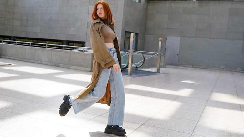 Trenchcoat with jeans