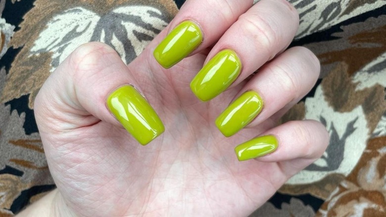 pea green manicure