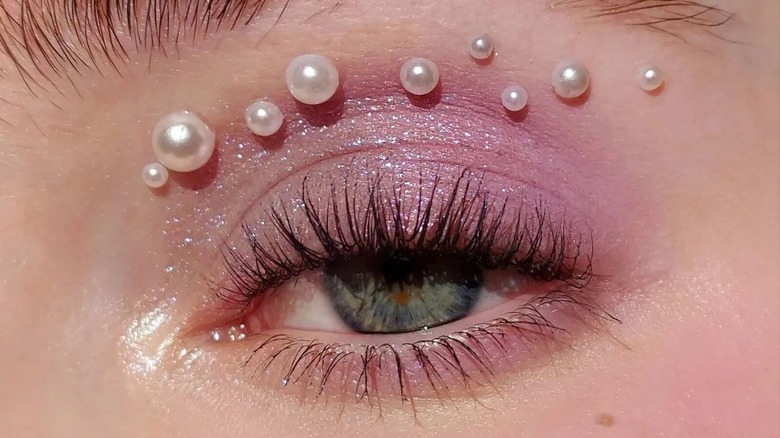 pink eyeshadow and pearls on lid