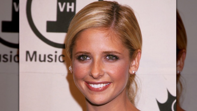 Sarah Michelle Gellar smiling on the red carpet