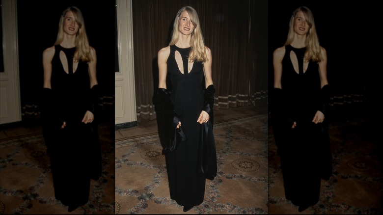 Laura Dern wears a black cut-out dress and shawl in 1995