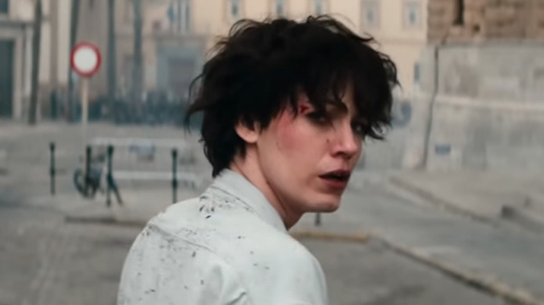 Screenshot of Blake Lively in "The Rhythm Section" wearing a black shaggy wig