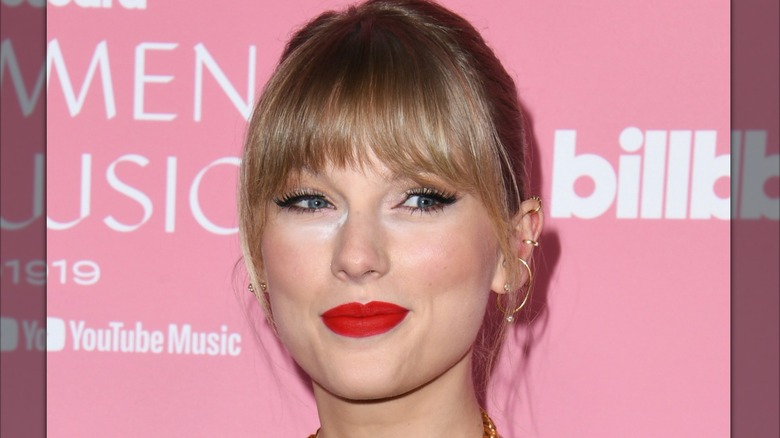 Taylor Swift with red lipstick
