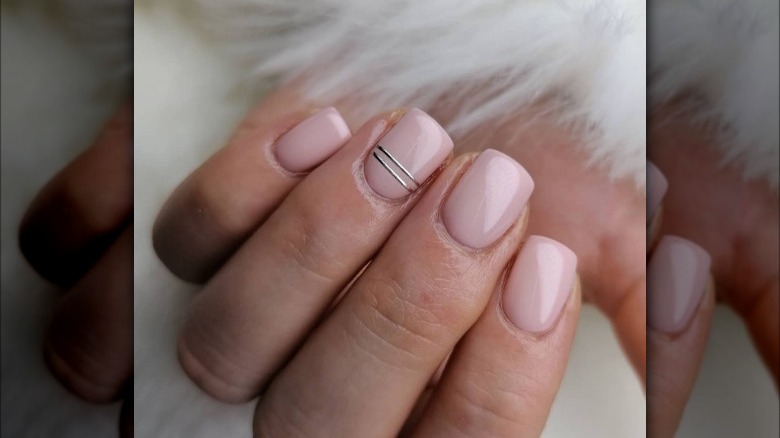 pink nails with silver lines