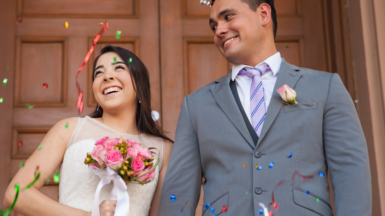 courthouse wedding couple