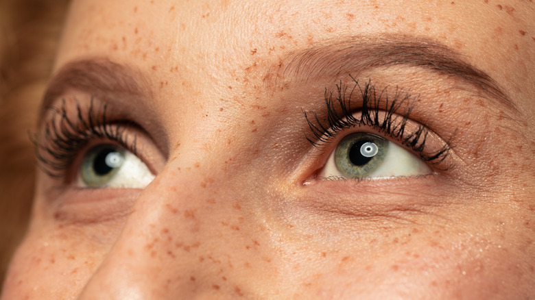 curly eyelashes