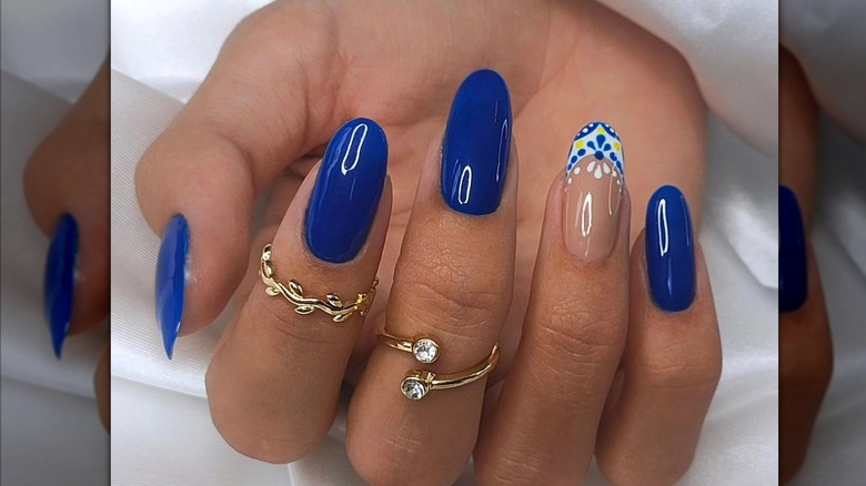 Porcelain nail manicure
