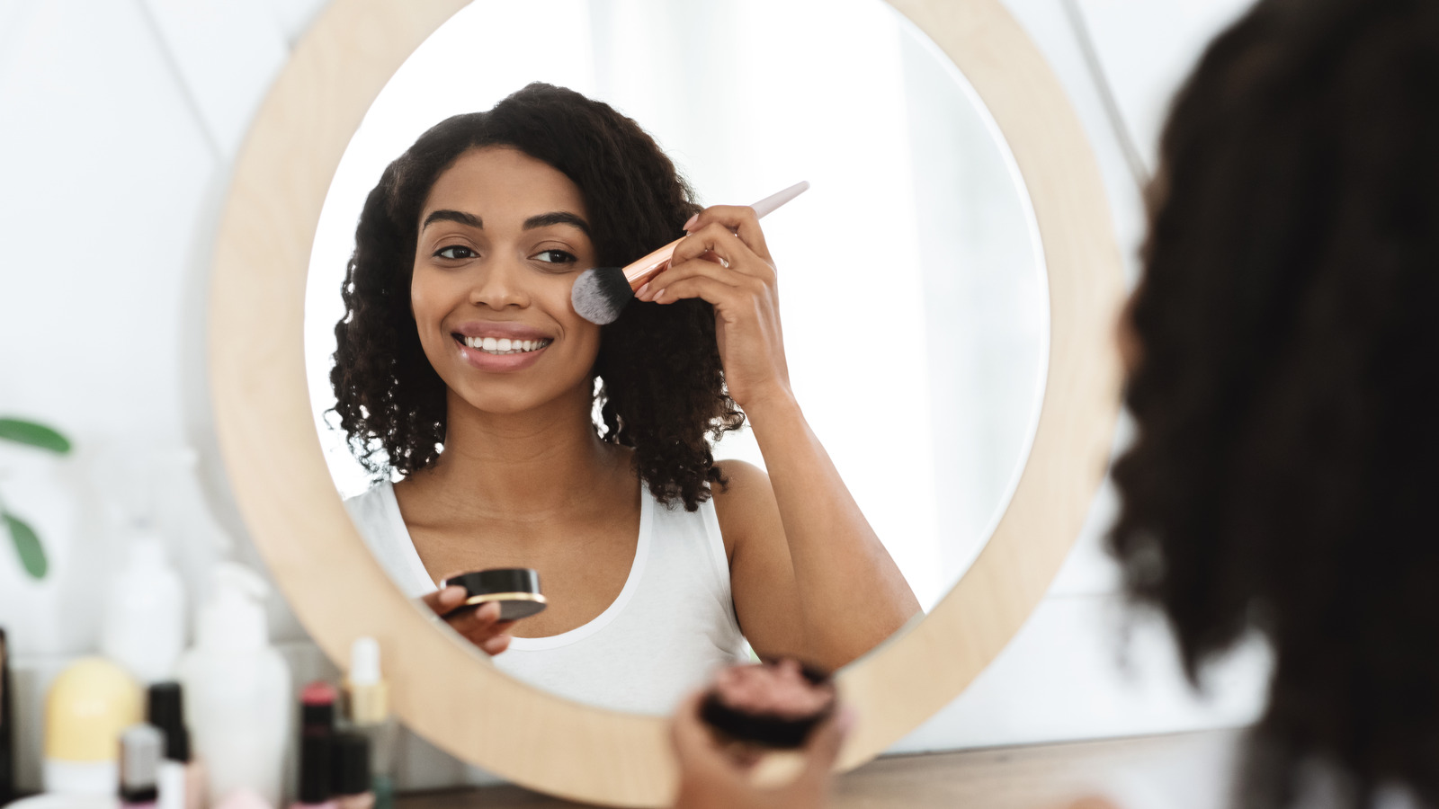 Pressed Vs. Loose Powder Which Is Better For Your Makeup Look?
