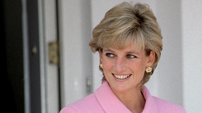 Princess Diana wearing a pink suit and a bixie haircut in Argentina in November 1995.